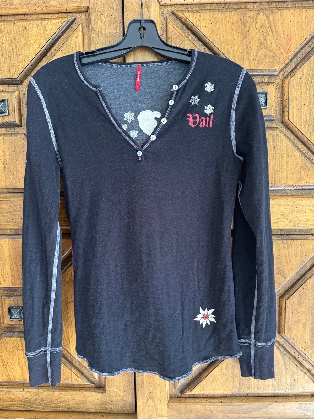 Alp N Rock Black Long-Sleeve Ski Henley with Snowflake Accents Size 2